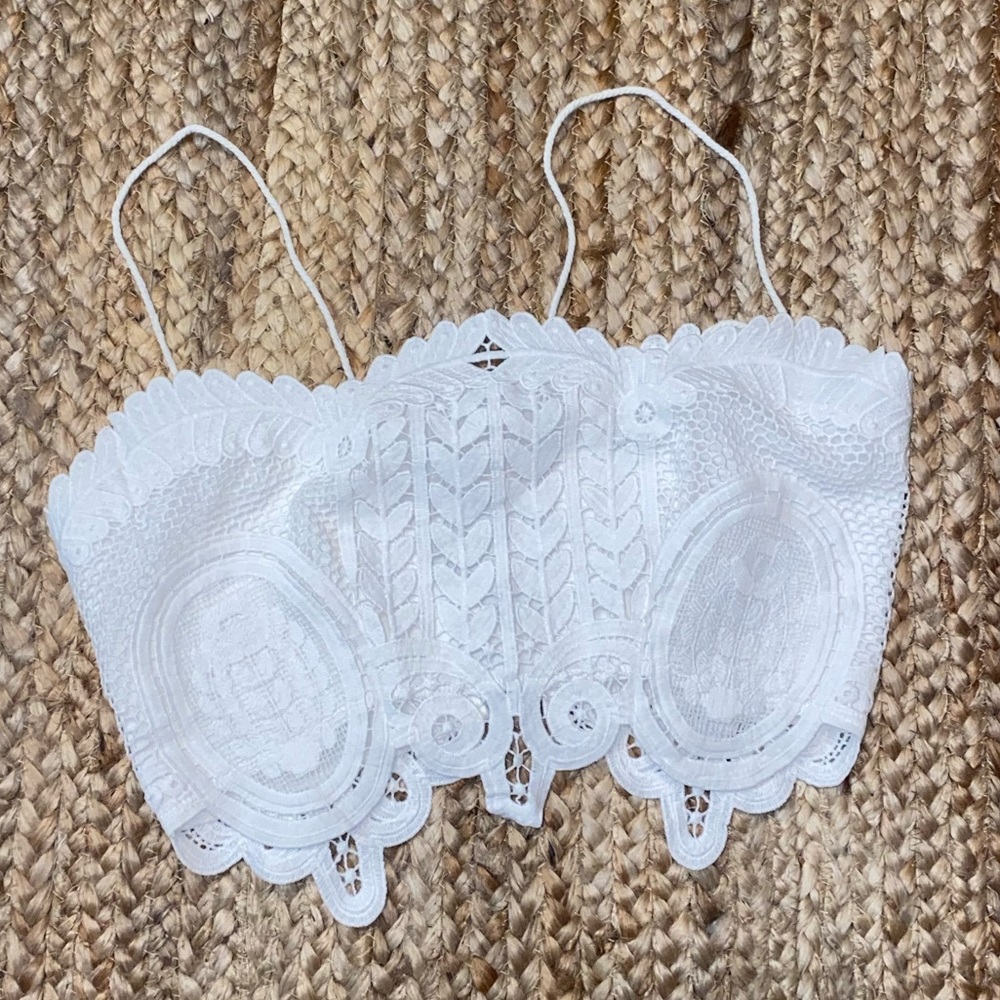 White lace bandeau style crop top